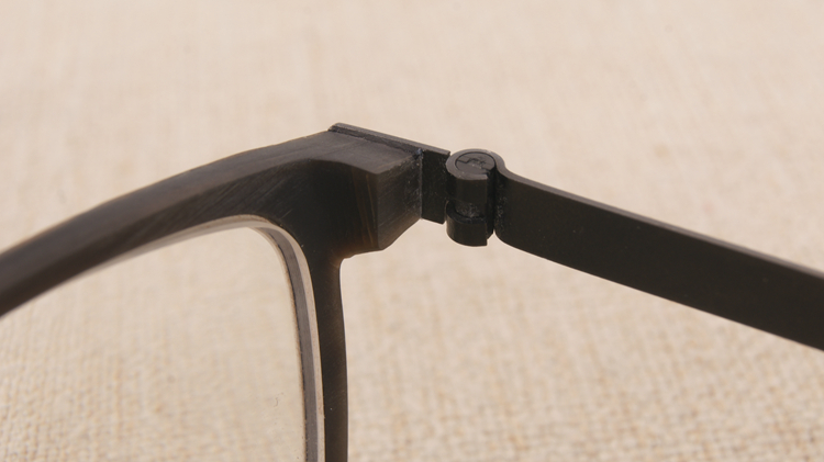 林德博格牛角眼镜牛角桩头断裂修好后的眼镜12:镜框部分断裂稀碎的