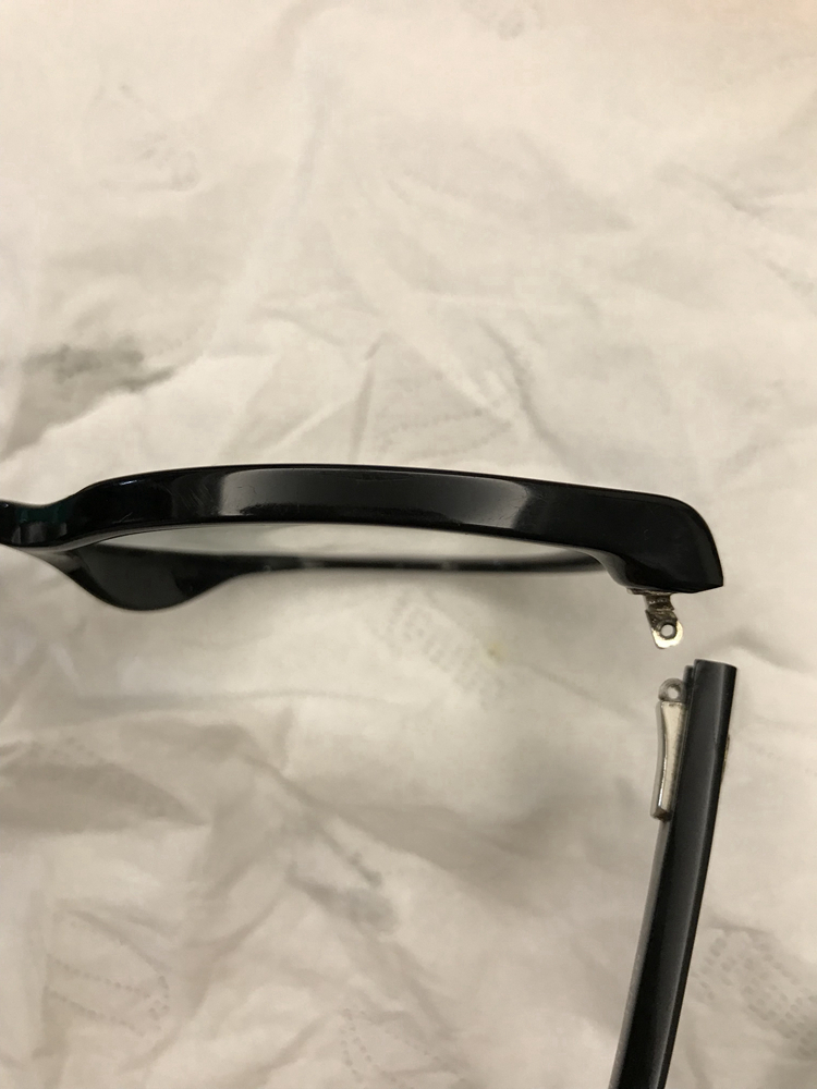 损坏的眼镜品牌介绍以下所有图片版权均为本站所有,图片均为我们实拍